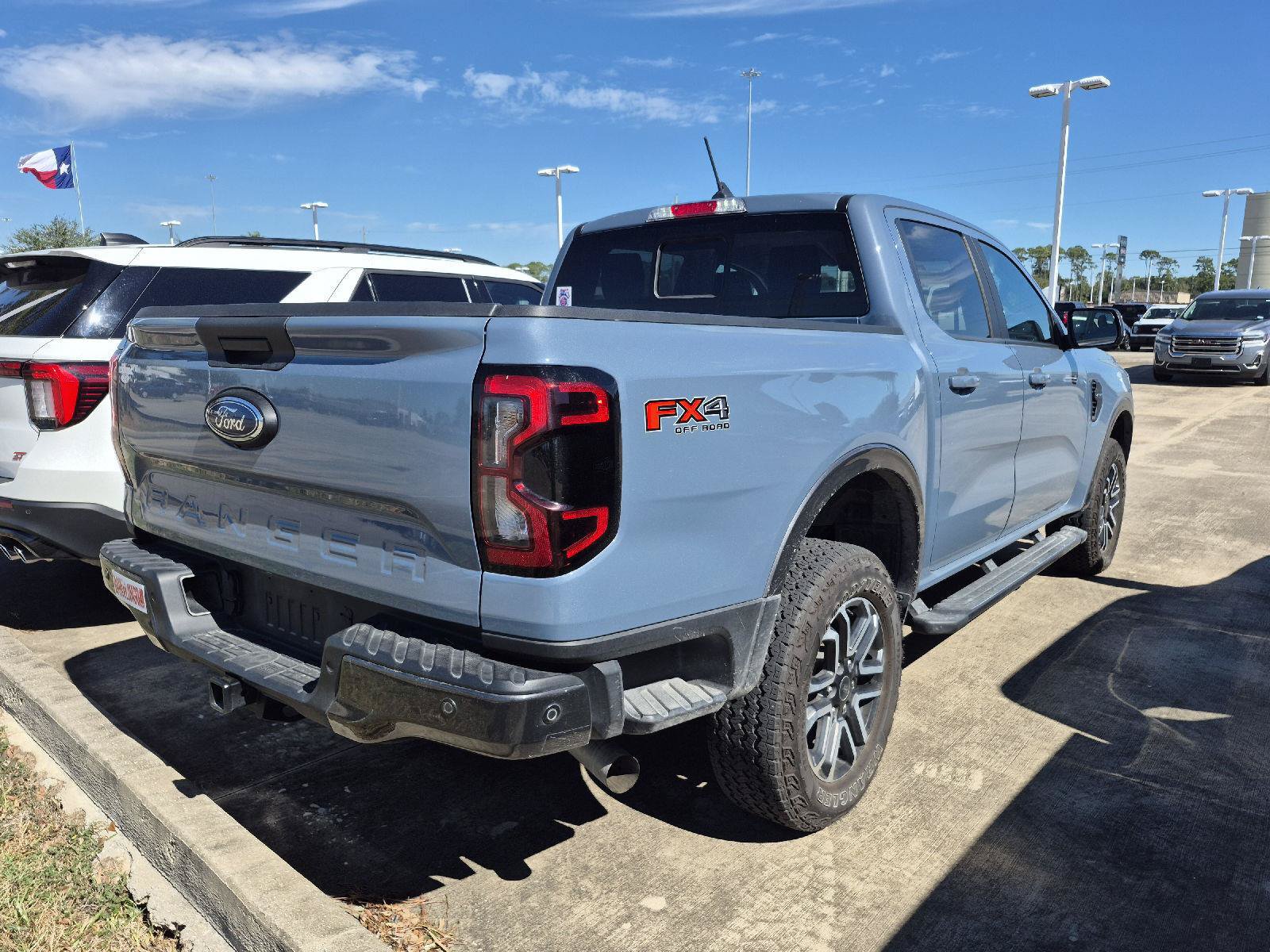 Used 2024 Ford Ranger Lariat w/ FX4 Off-Road Package AWD/4WD image 3