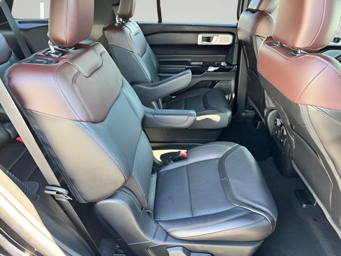 Used 2023 Ford Explorer Platinum w/ Technology Package AWD/4WD image 12