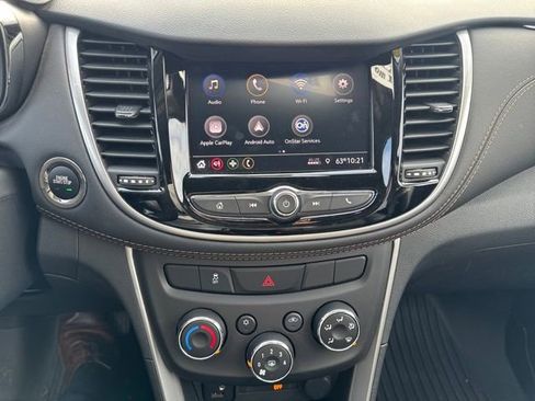 Used 2022 Chevrolet Trax LT w/ LT Convenience Package image 21