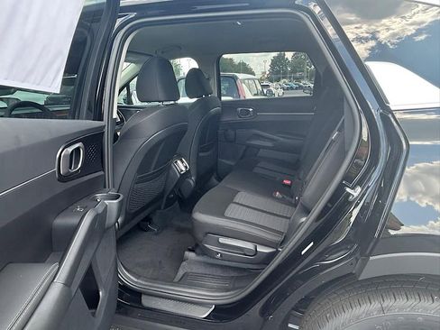 New 2025 Kia Sorento LX image 18