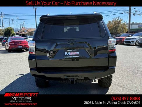 Used 2018 Toyota 4Runner SR5 AWD/4WD image 5