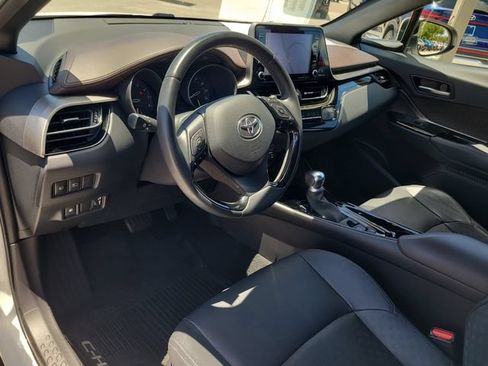 Used 2019 Toyota C-HR Limited FWD image 18