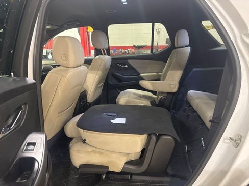 Used 2023 Chevrolet Traverse LT FWD image 42