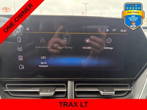 Used 2025 Chevrolet Trax LT FWD image 16