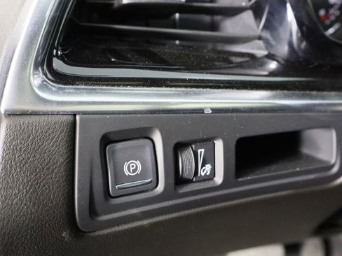 Used 2022 Cadillac XT6 Premium Luxury image 25