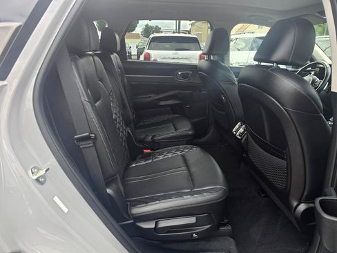 Used 2023 Kia Sorento AWD image 18