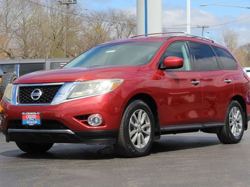 Used 2016 Nissan Pathfinder SV image 3