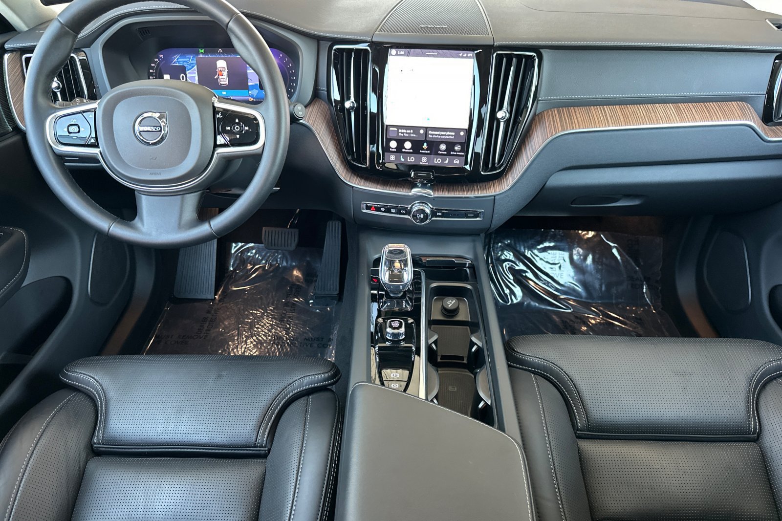 Used 2023 Volvo XC60 B5 Ultimate w/ Protection Package Premier AWD/4WD image 14