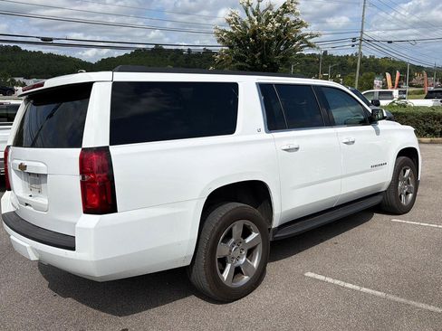 Used 2019 Chevrolet Suburban LT RWD image 3