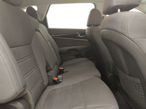 Used 2019 Kia Sorento L image 19