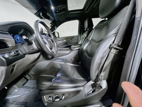Used 2019 Cadillac Escalade Platinum RWD image 15