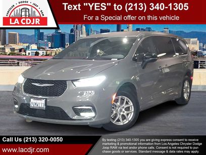 Used 2025 Chrysler Pacifica Select