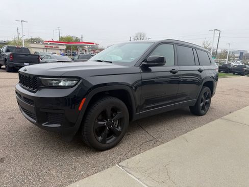 Certified 2022 Jeep Grand Cherokee L Laredo AWD/4WD image 1