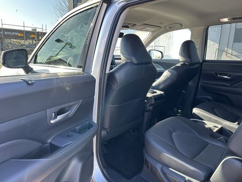 Certified 2025 Toyota Grand Highlander XLE image 11
