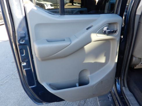 Used 2021 Nissan Frontier SV image 16