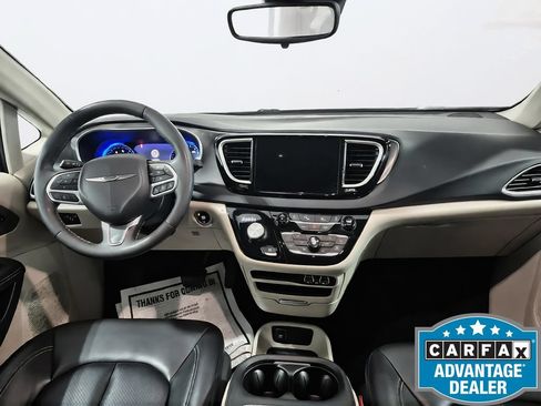 Used 2023 Chrysler Pacifica Touring-L FWD image 36