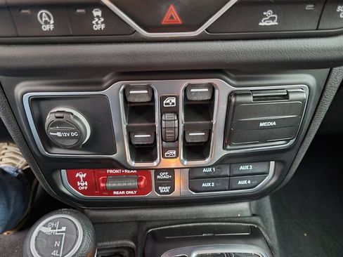 Used 2024 Jeep Wrangler Unlimited Rubicon image 21