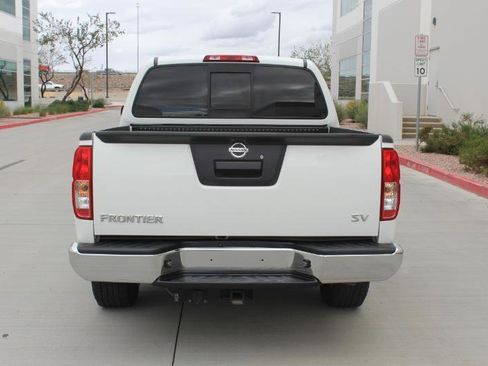 Used 2014 Nissan Frontier SV image 6