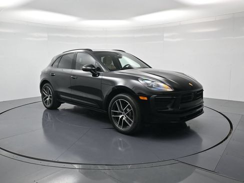 Certified 2026 Porsche Macan AWD/4WD image 32