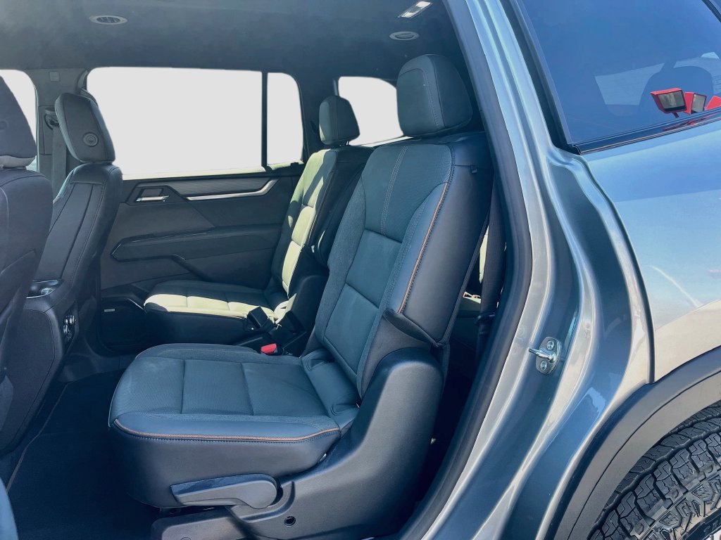 Used 2026 GMC Acadia AT4 AWD/4WD image 25