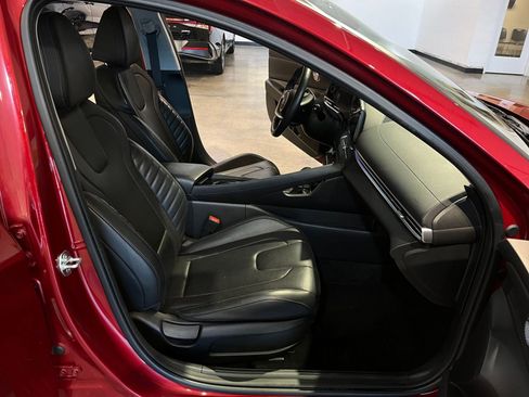 Used 2025 Hyundai Elantra Limited image 37