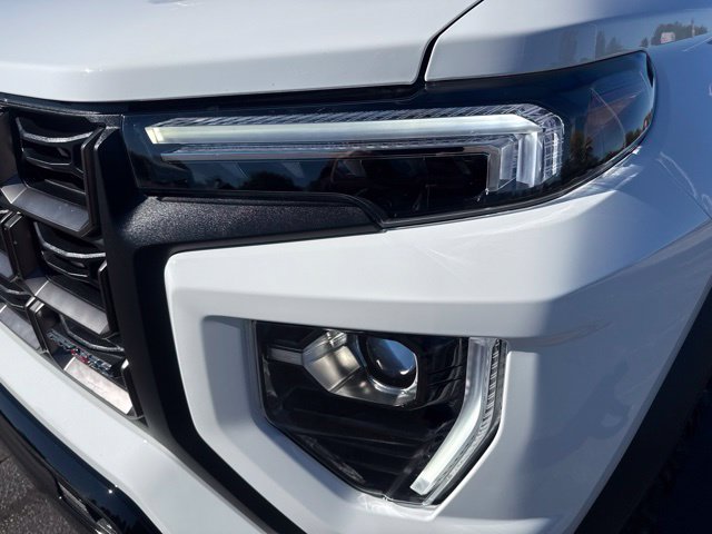 Used 2023 GMC Canyon AT4X AWD/4WD image 9