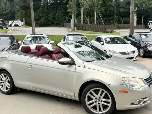 Used 2009 Volkswagen Eos Lux FWD image 2