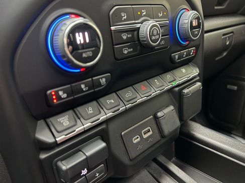 Used 2023 Chevrolet Silverado 3500 High Country image 62