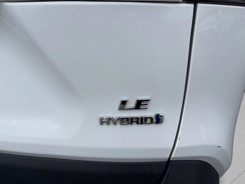 Certified 2020 Toyota RAV4 LE image 28