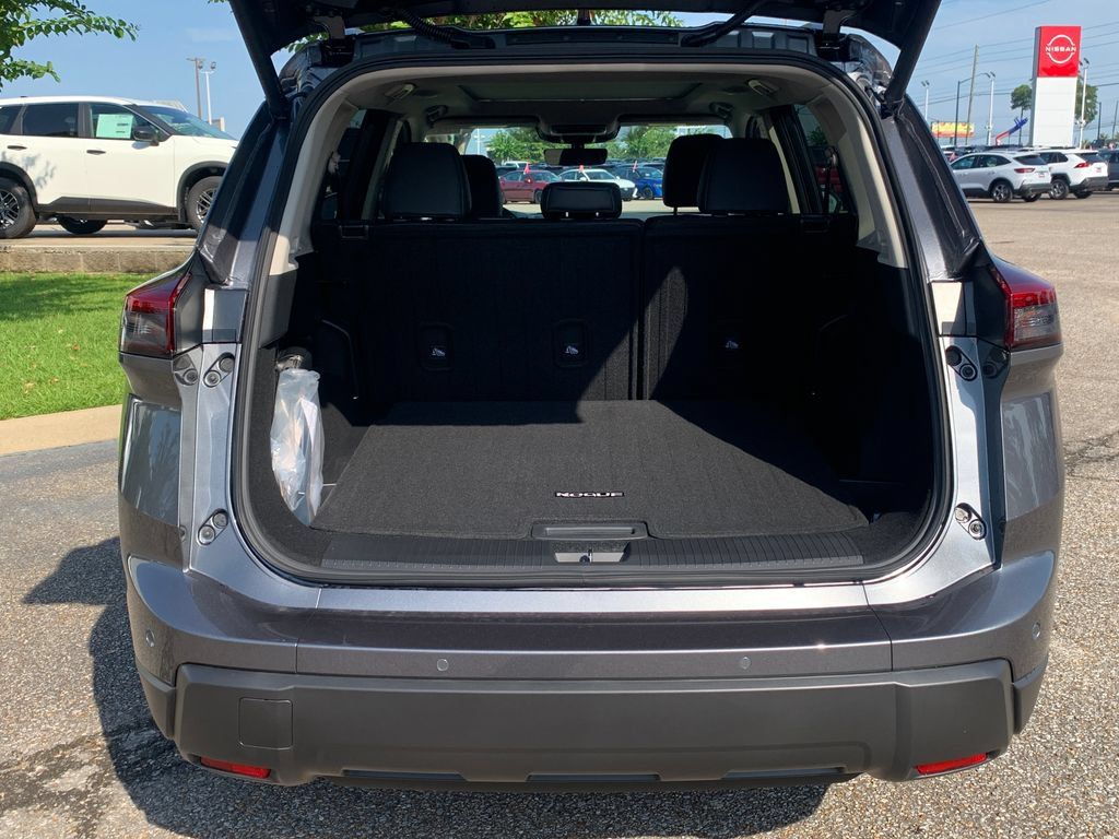 New 2026 Nissan Rogue Dark Armor FWD image 5