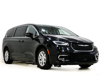 Used 2023 Chrysler Pacifica Touring-L