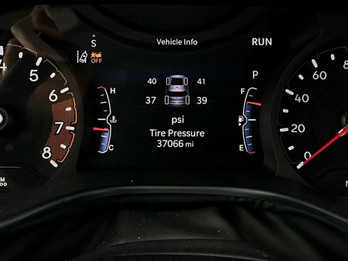 Used 2025 Jeep Compass Trailhawk w/ Trailer Tow Group image 39