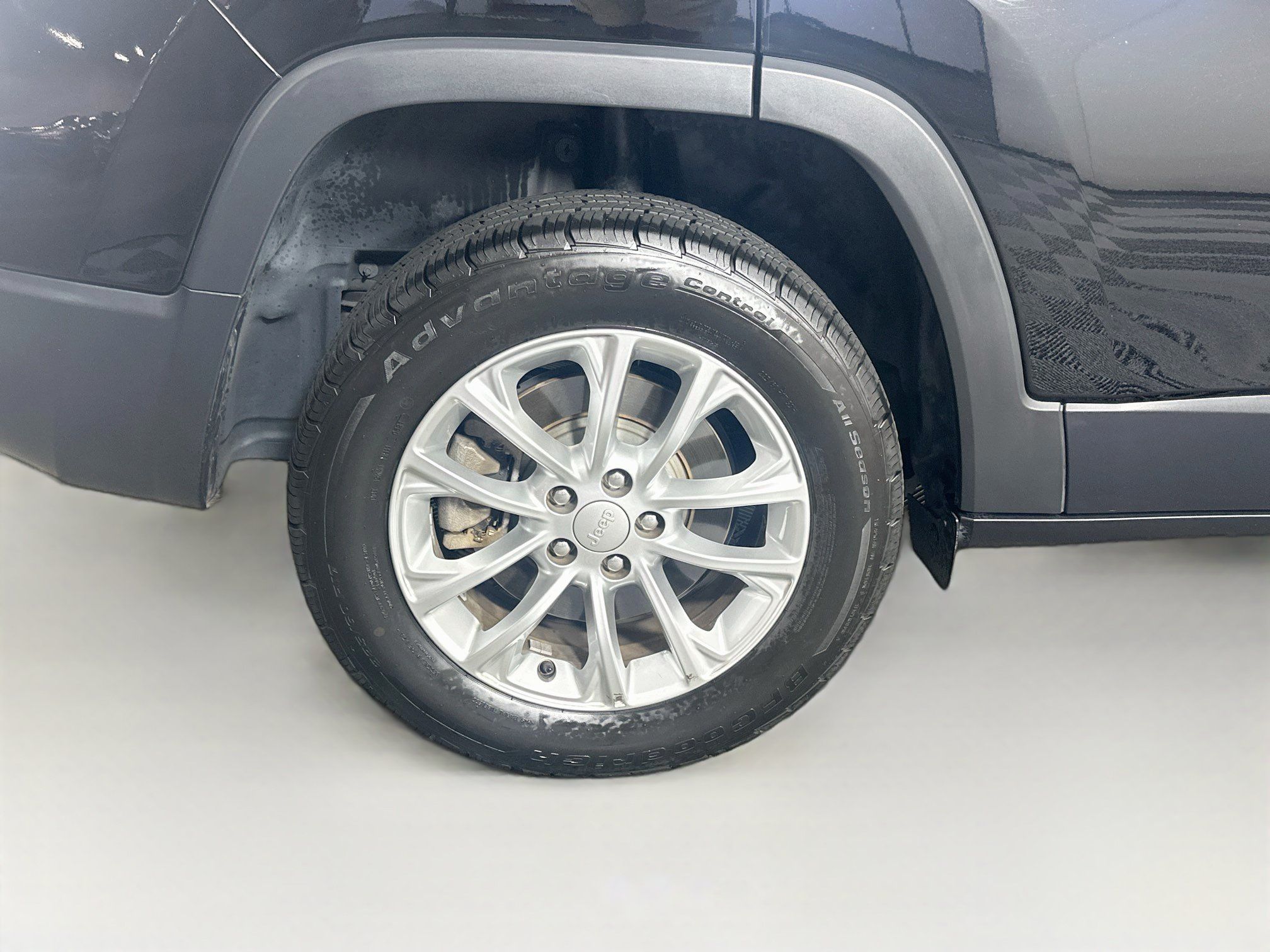 Used 2019 Jeep Cherokee Latitude w/ Popular Appearance Group FWD image 11