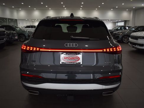 Used 2025 Audi Q5 Premium Plus w/ Premium Plus AWD/4WD image 6