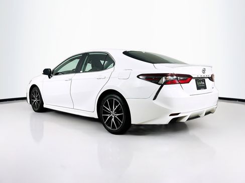 Used 2024 Toyota Camry SE image 5