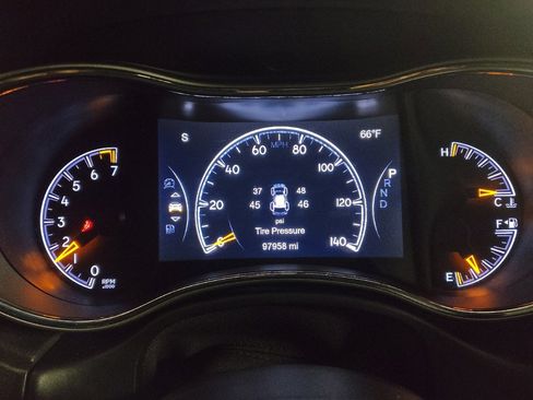 Used 2018 Jeep Grand Cherokee Laredo RWD image 23