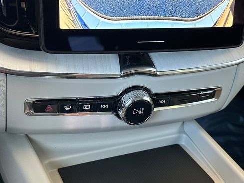 New 2026 Volvo XC60 B5 Ultra AWD/4WD image 17
