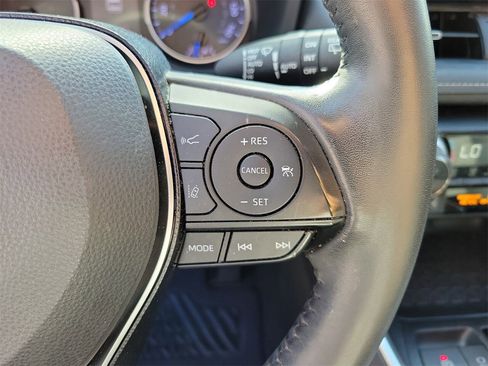 Used 2021 Toyota RAV4 XLE Premium image 22