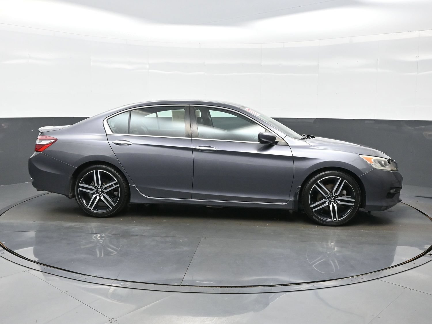 Used 2017 Honda Accord Sport image 7