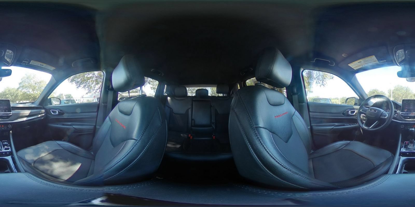 Used 2025 Jeep Compass Trailhawk AWD/4WD image 39