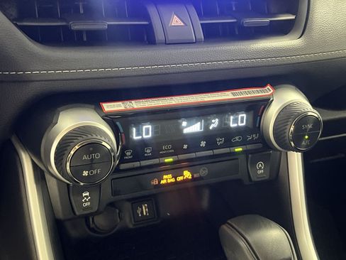 Used 2025 Toyota RAV4 XLE AWD/4WD image 22