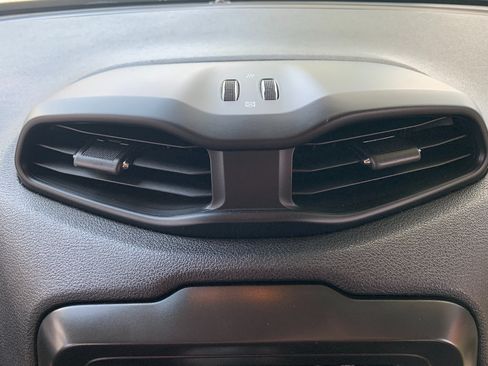 Used 2021 Jeep Renegade Latitude AWD/4WD image 20