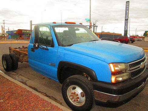 Used 2007 Chevrolet Silverado 3500 2WD Reg Cab 161.5 WB, 84.9 C w/ Heavy-Duty Power Package image 1