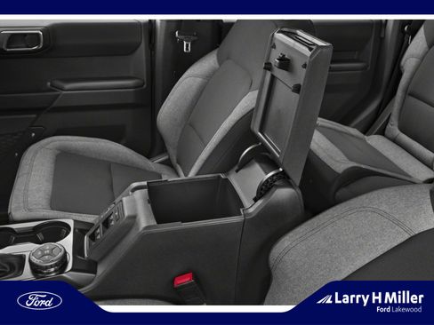 New 2025 Ford Bronco 4-Door AWD/4WD image 9