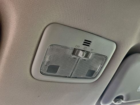 Used 2018 Toyota Corolla SE FWD image 19