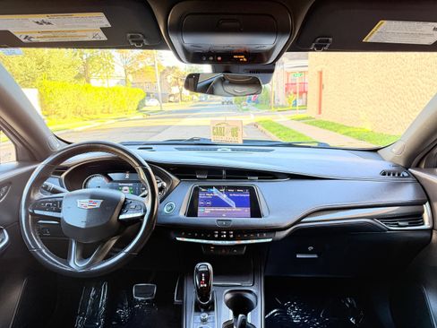 Used 2022 Cadillac XT4 Sport w/ LPO, ONYX Package FWD image 27