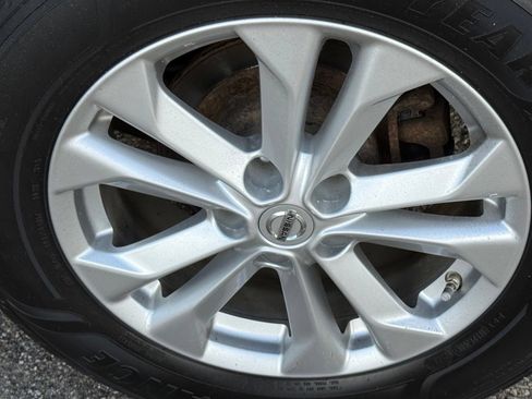 Used 2015 Nissan Rogue SV AWD/4WD image 38