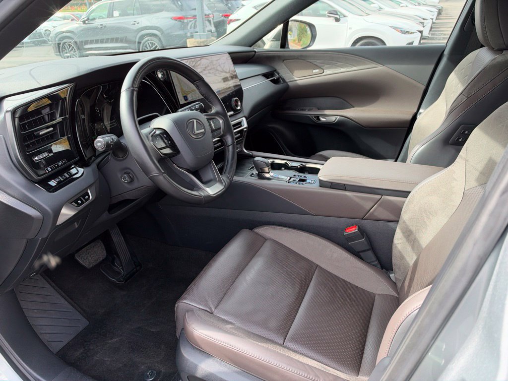 Certified 2025 Lexus RX 450h AWD w/ Convenience Package image 44
