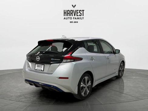 Used 2018 Nissan Leaf SV w/ SV Technology Package FWD image 6