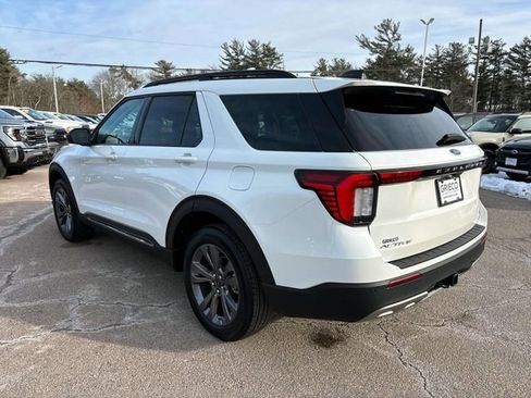 Used 2025 Ford Explorer Active w/ Active Comfort Package image 5